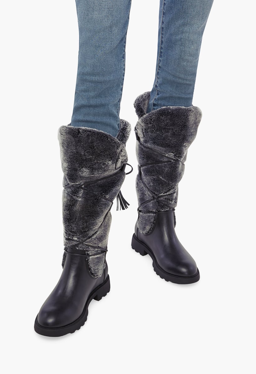 Shoedazzle on sale fuzzy boots