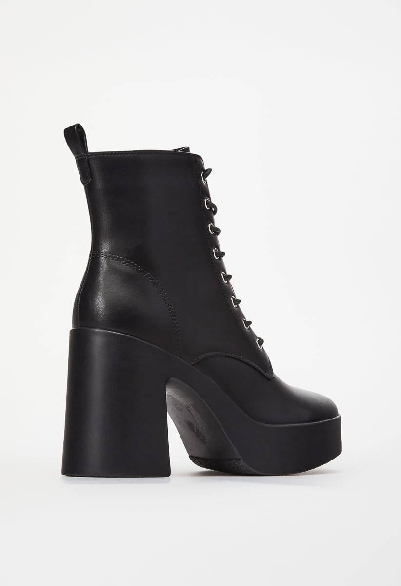 Dally lace hot sale up bootie