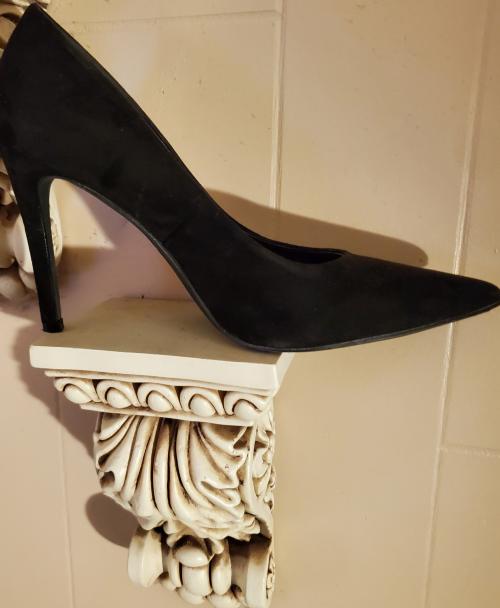 Gisselle Pointed Toe Pump in Black - Get great deals at ShoeDazzle